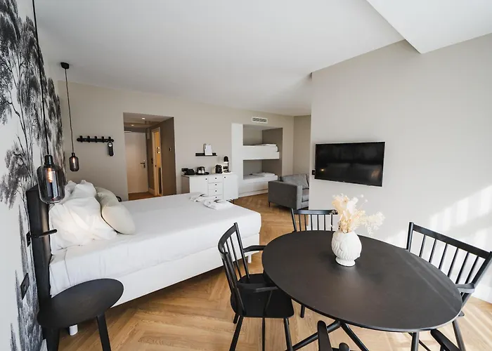 Hotel Der Valk Bloom 4*